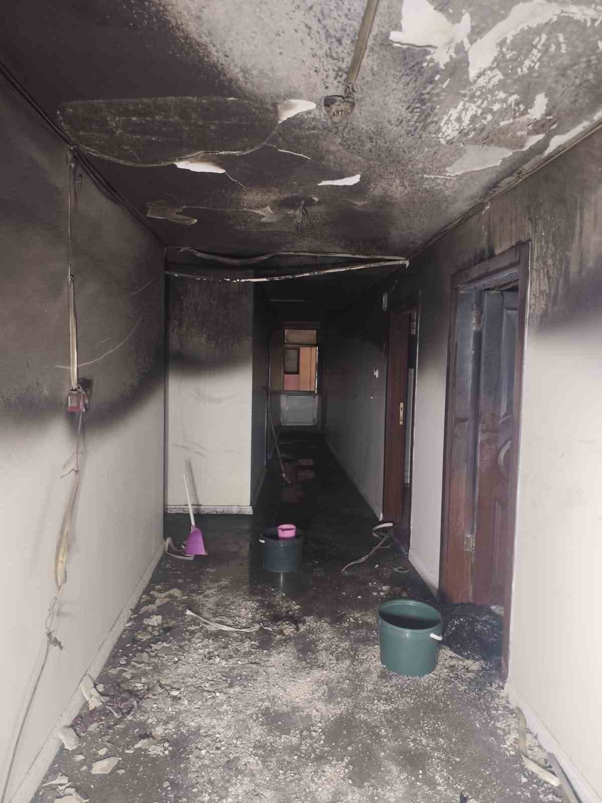 Diyarbakır&rsquo;da otelde korkutan yangın: Dumandan etkilenen 10 kişi tahliye edildi