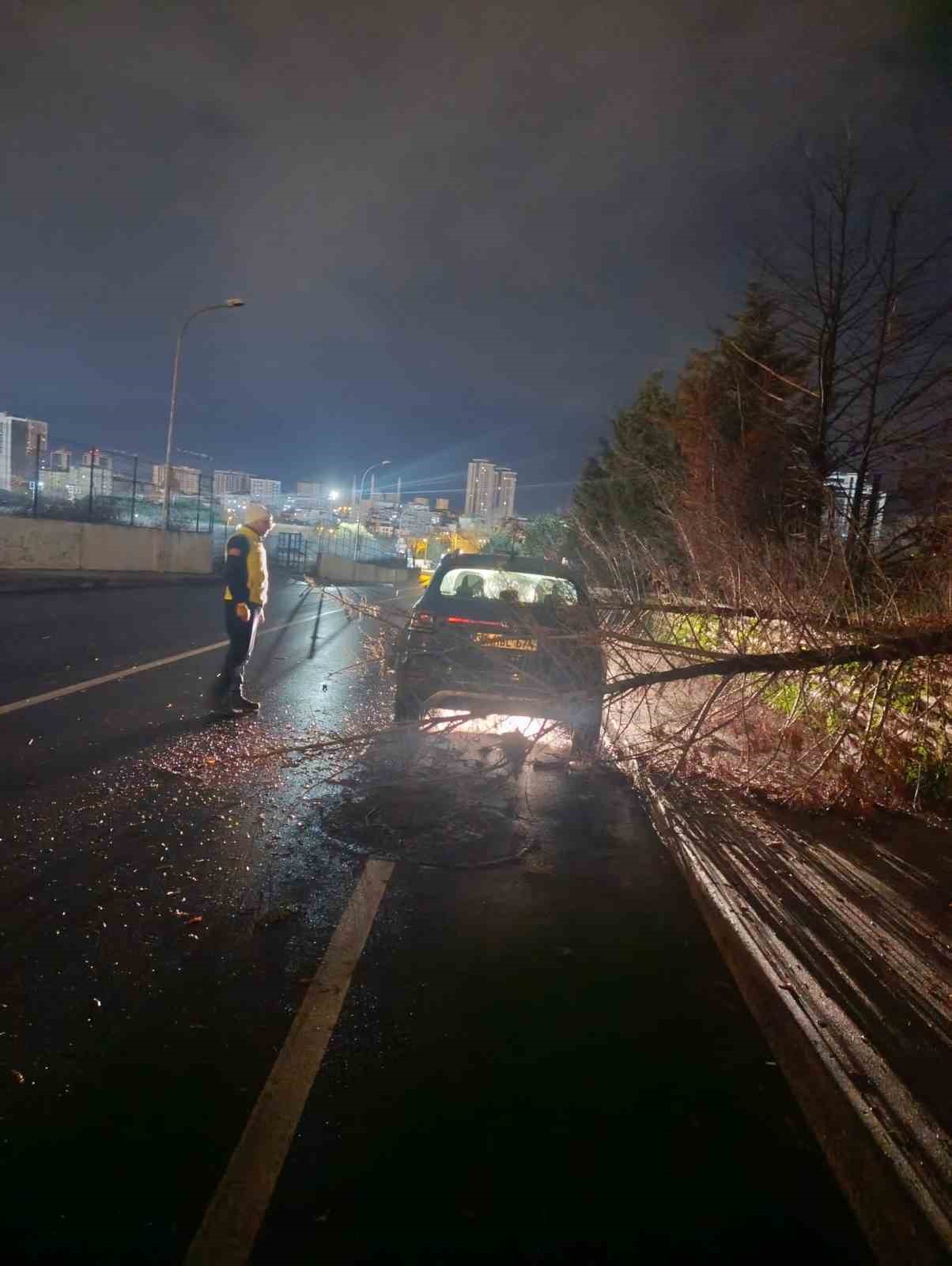 AKOM&rsquo;dan İstanbul i&ccedil;in kar uyarısı: Hava sıcaklığı 3 dereceye kadar d&uuml;şecek
