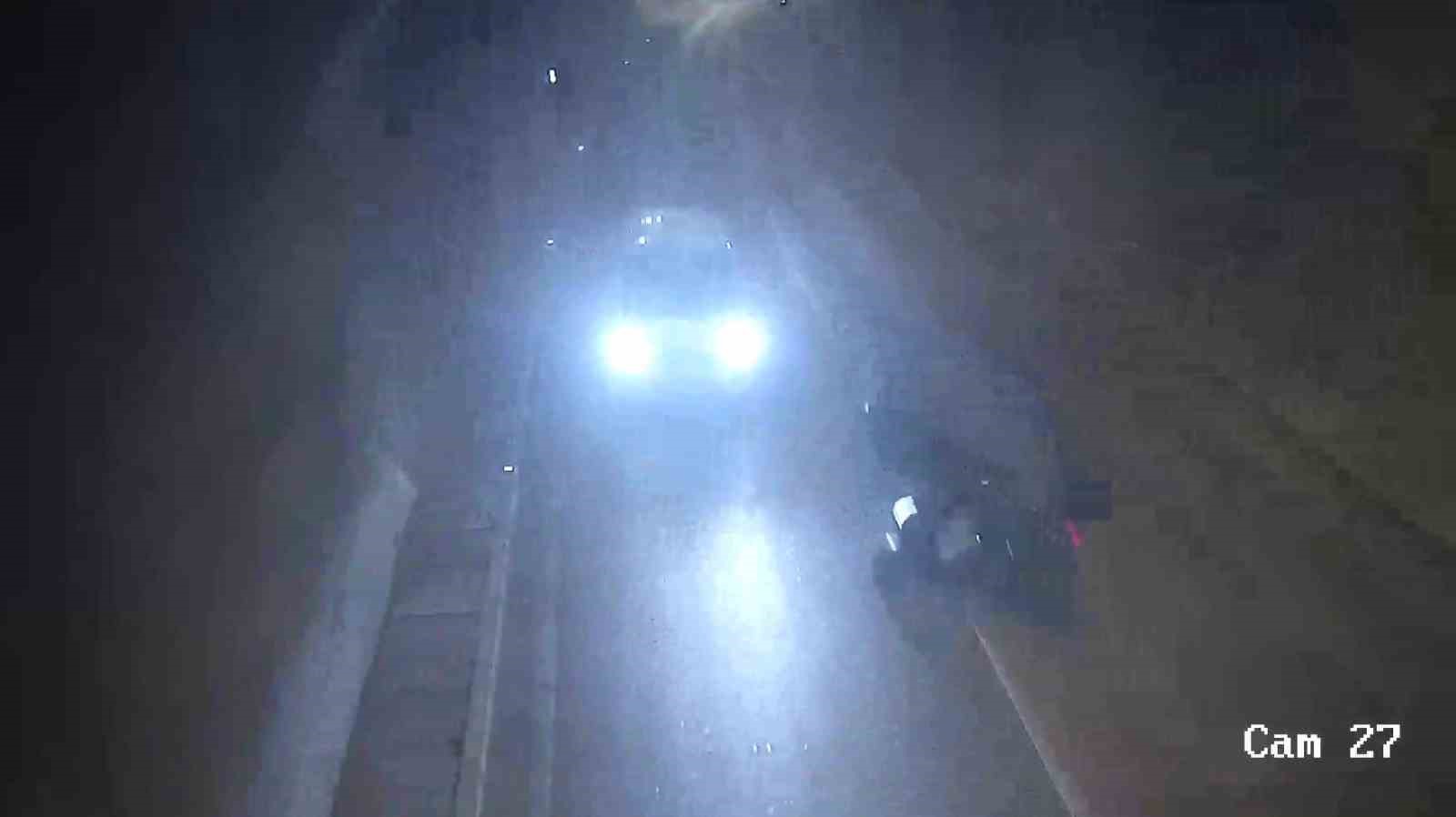 Motosiklet tünelde sollama yaparken devrildi