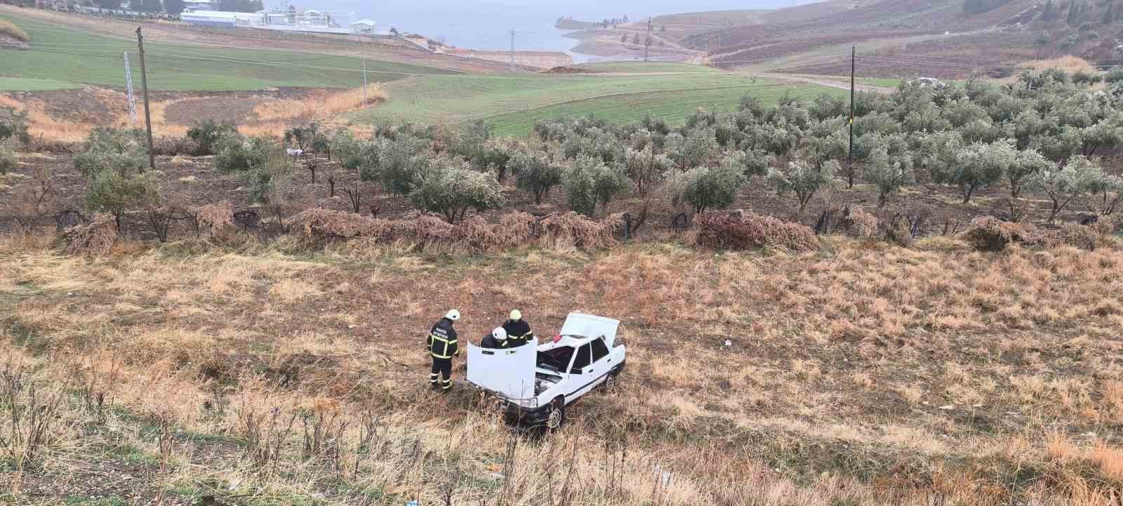 Adıyaman’da otomobil şarampole yuvarlandı: 3 yaralı