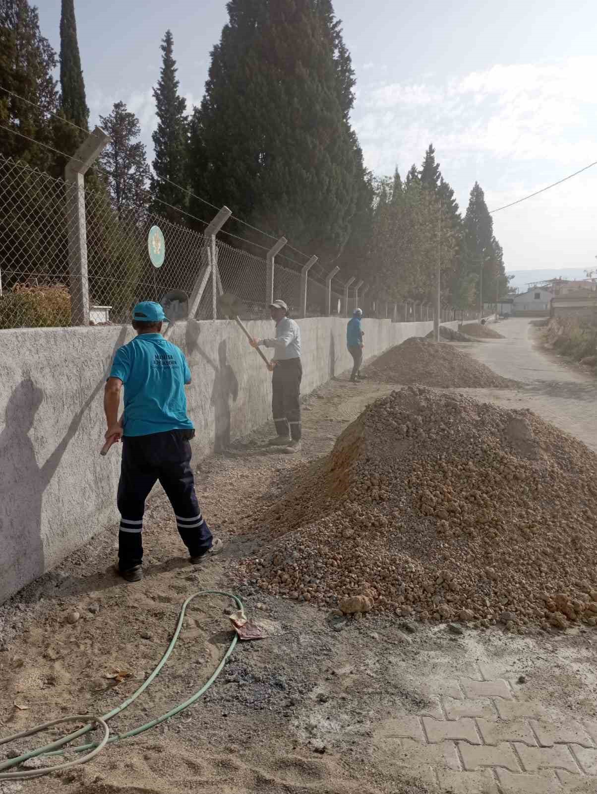 Manisa&rsquo;da mezarlıklara kapsamlı bakım
