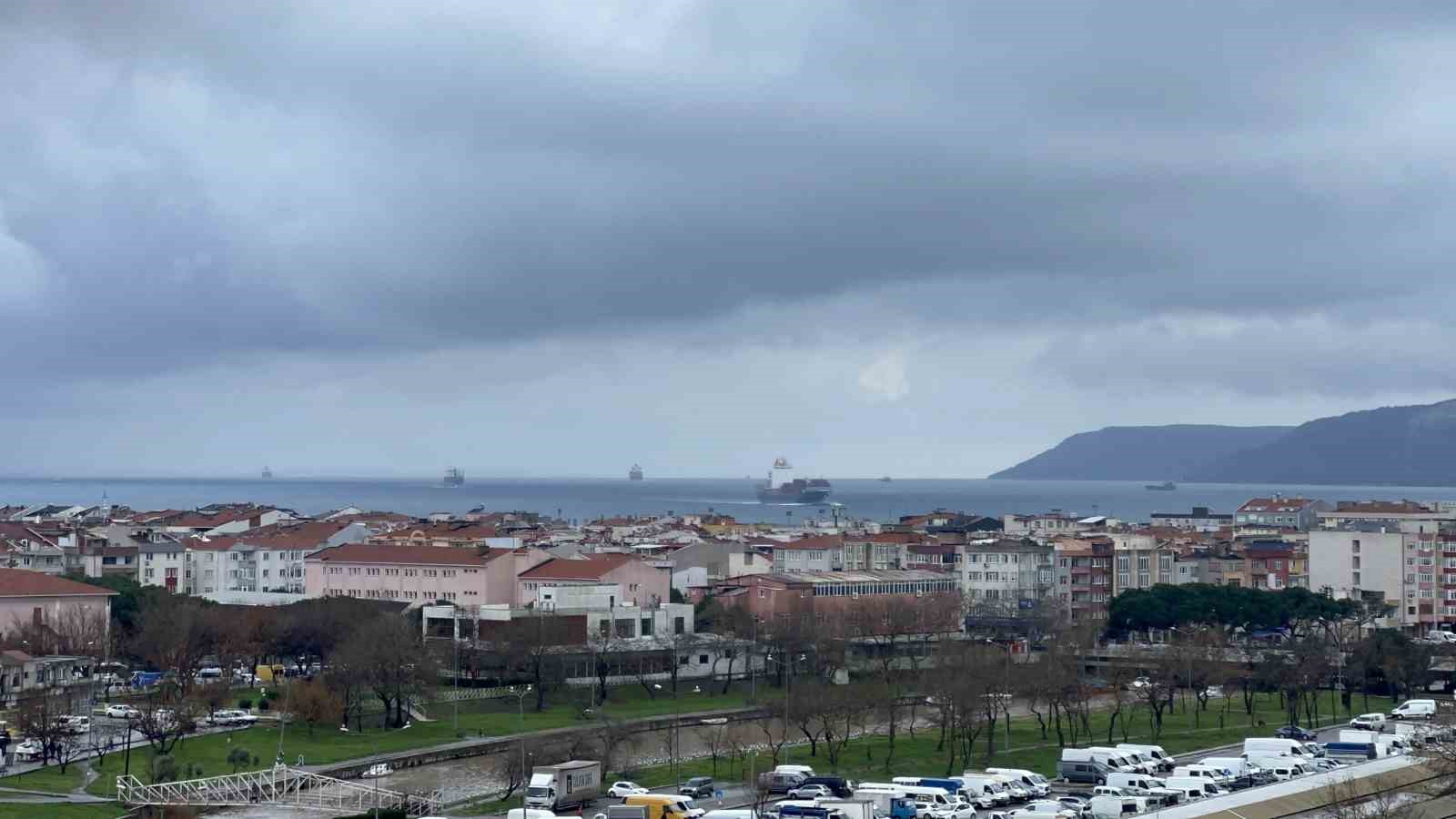 &Ccedil;anakkale Boğazı &ccedil;ift y&ouml;nl&uuml; trafiğe a&ccedil;ıldı
