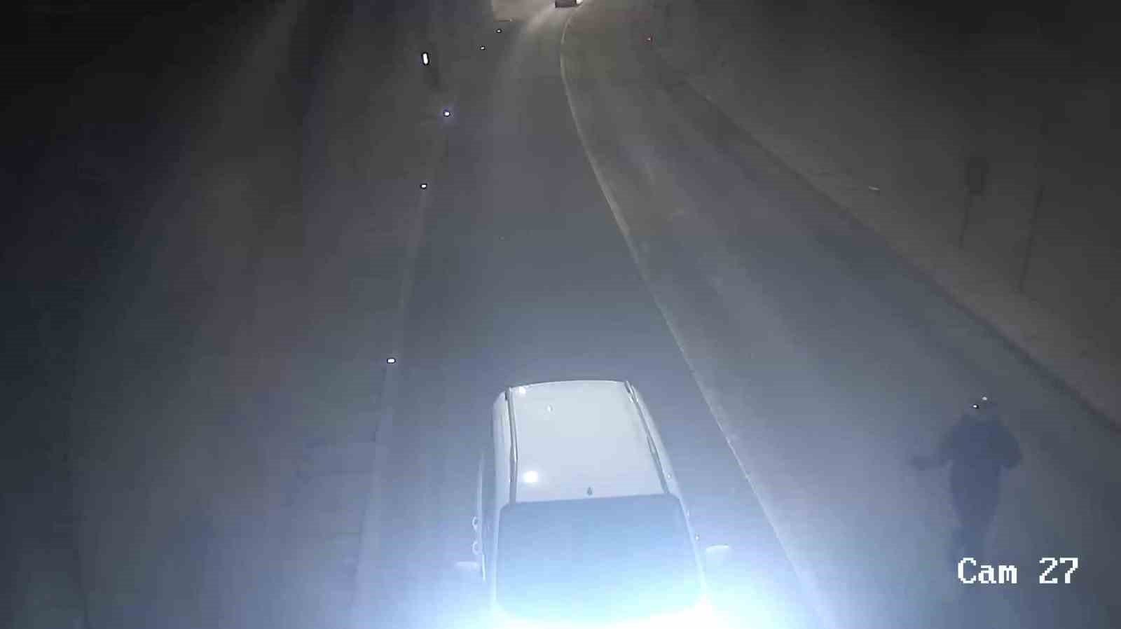 Motosiklet t&uuml;nelde sollama yaparken devrildi
