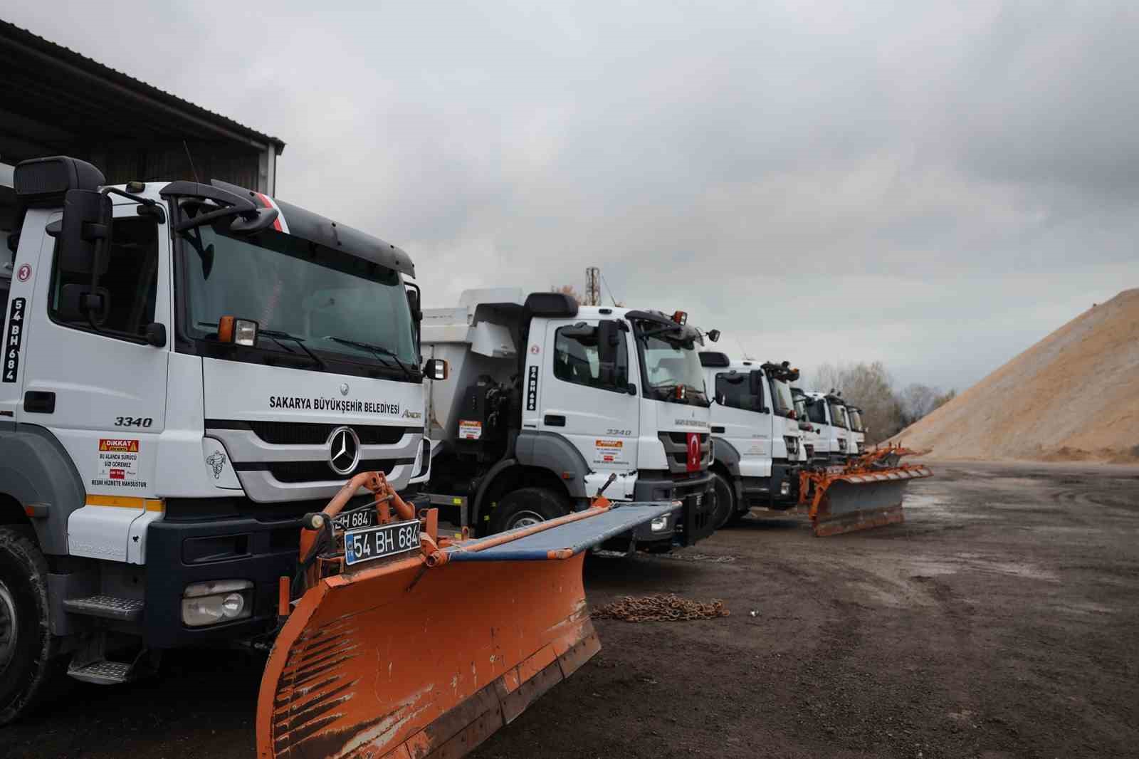 B&uuml;y&uuml;kşehir kar mesaisine hazır: 49 ara&ccedil; ve 98 personel teyakkuza ge&ccedil;ti
