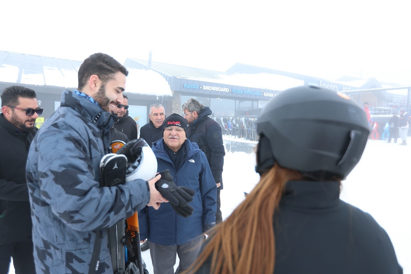 Başkan B&uuml;y&uuml;kkılı&ccedil;, Erciyes&rsquo;te kayak tutkunlarıyla bir araya geldi
