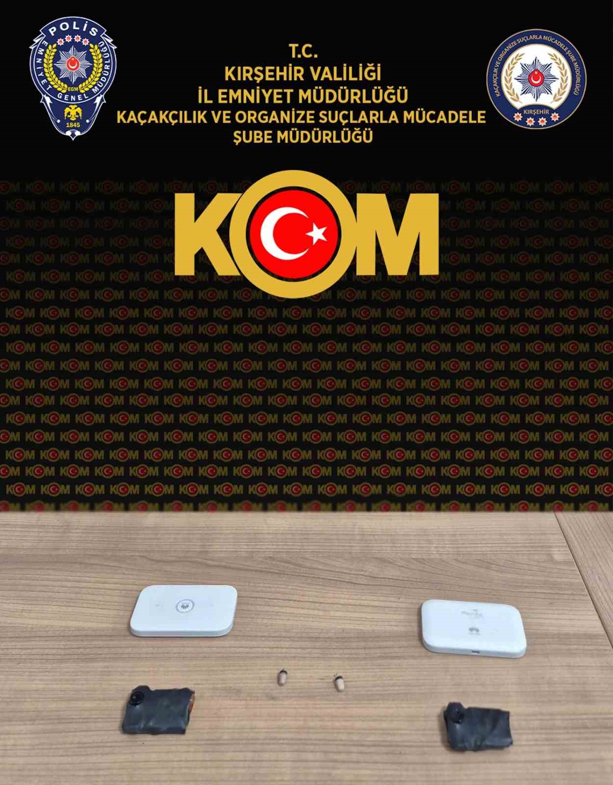 Ehliyet sınavında kopya düzeneğiyle yakalandılar