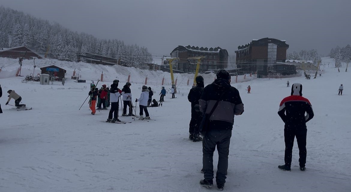 Uludağ&rsquo;da kar kalınlığı 60 santimetreyi ge&ccedil;ti
