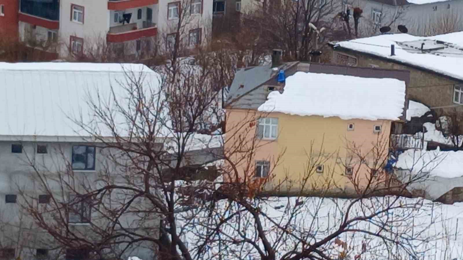 Kulp’ta kış yüzünü sert gösterdi