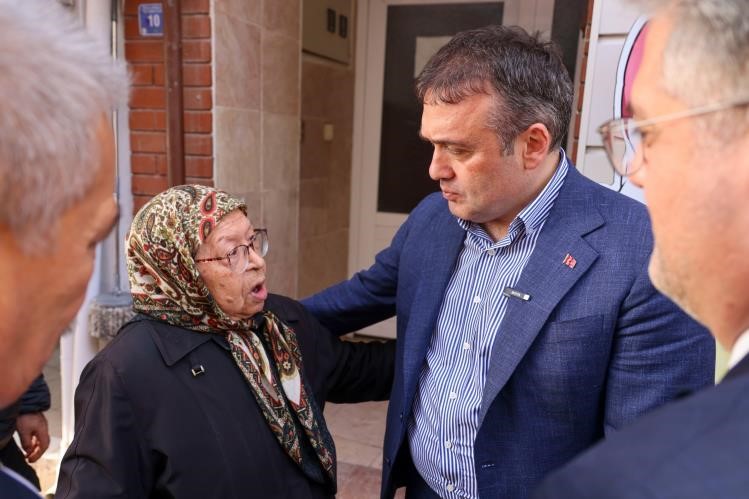 Vali S&ouml;zer G&ouml;lpazarı&rsquo;nda esnaf ve vatandaşı dinledi
