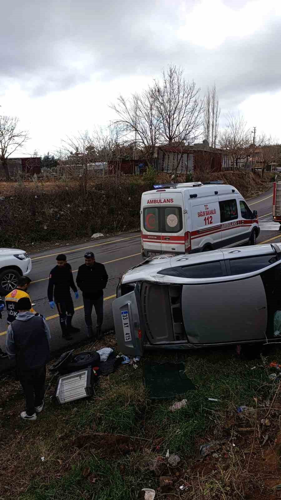 Osmaniye&rsquo;de kontrolden &ccedil;ıkan otomobil devrildi
