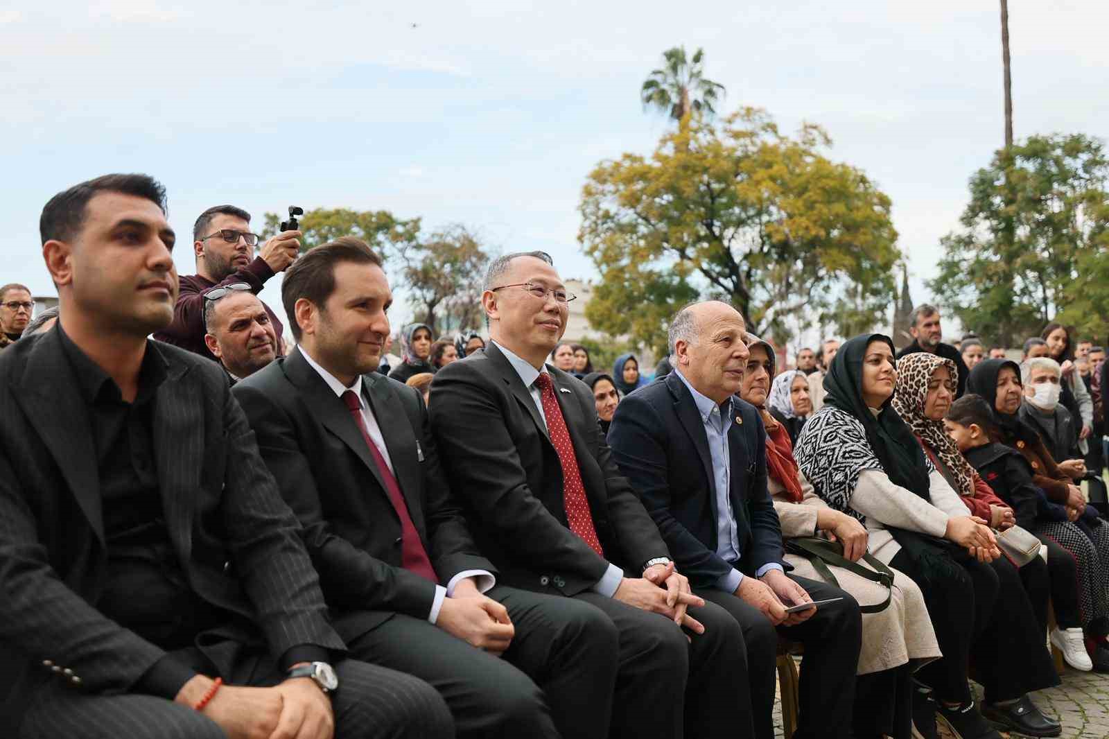 Y&uuml;reğir Belediyesi engelli bireylere tekerlekli sandalye dağıttı

