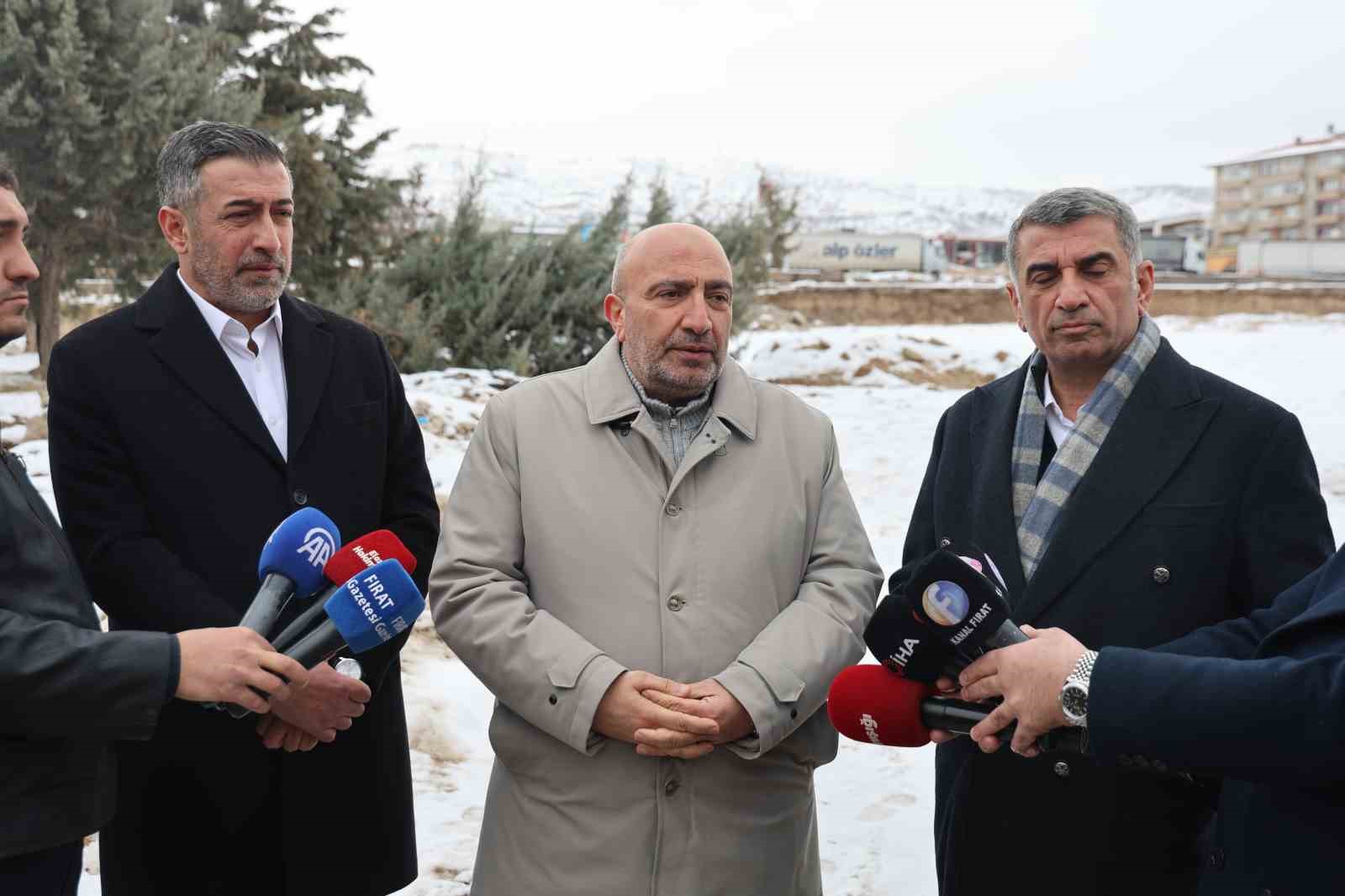 Elazığ&rsquo;da siyasiler, yeni hastane i&ccedil;in tek yumruk oldu
