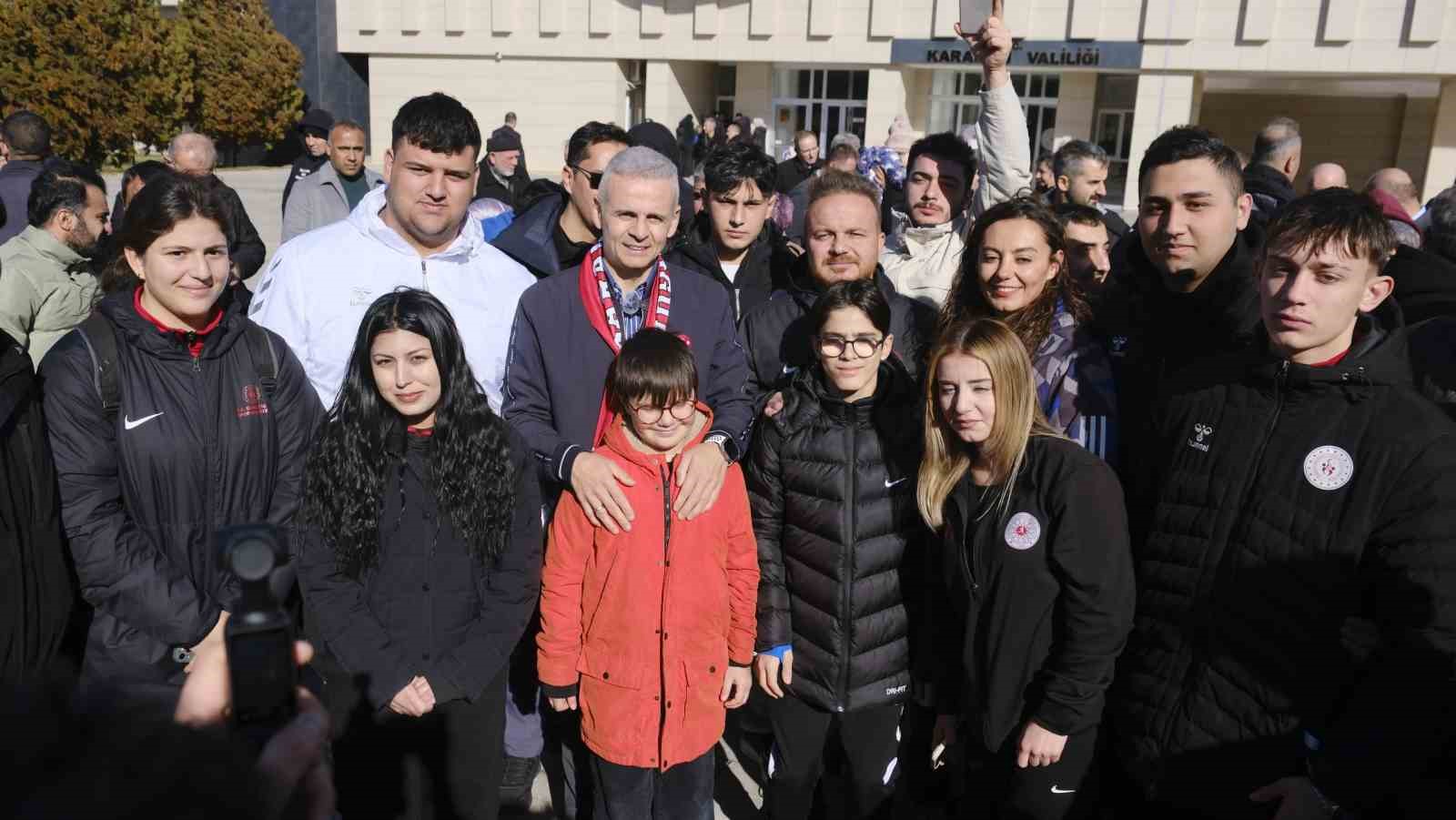 Ardahan’a atanan Vali Mehmet Fatih Çiçekli’yi uğurlama töreninde duygu dolu anlar