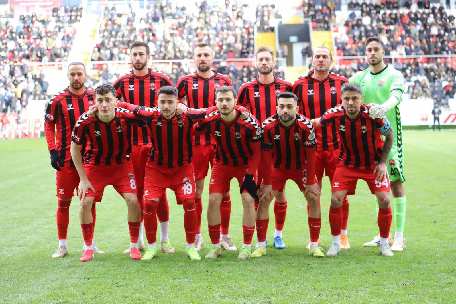 24Erzincanspor kendi evinde Ankarag&uuml;c&uuml;&rsquo;ne 2-0 yenildi
