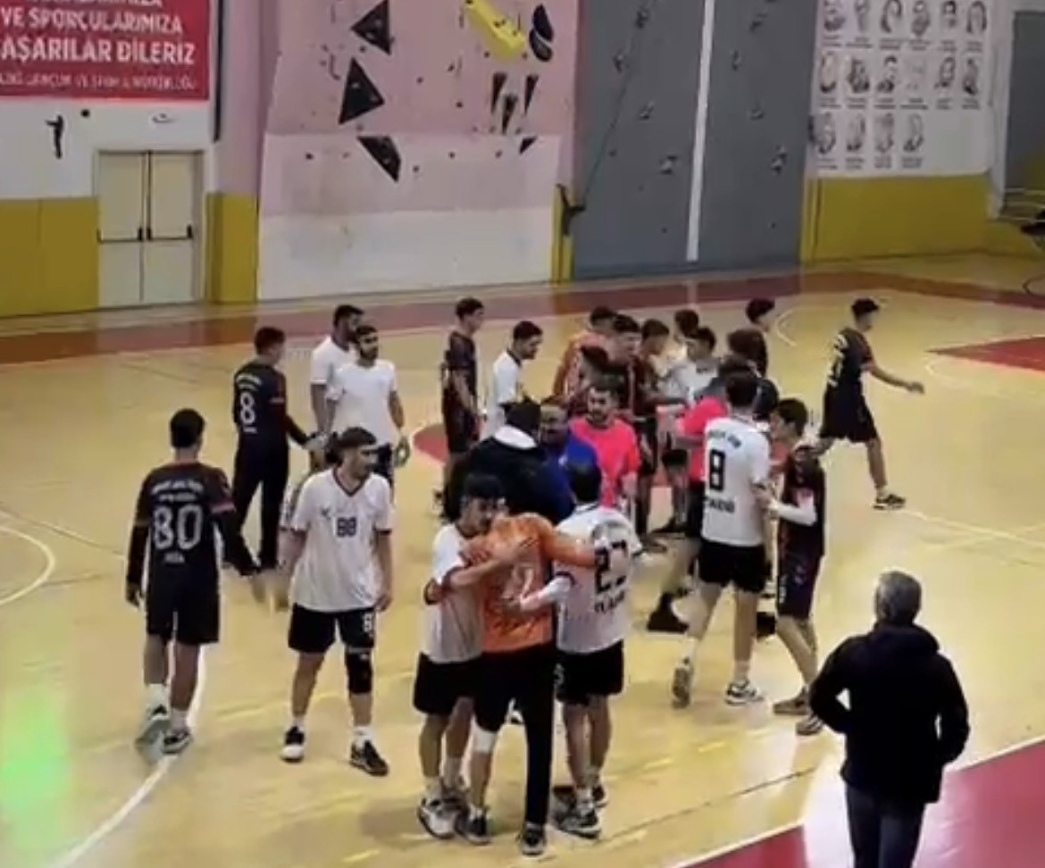 Elazığ Gençlik Spor hentbolda 5’te 5 yaptı