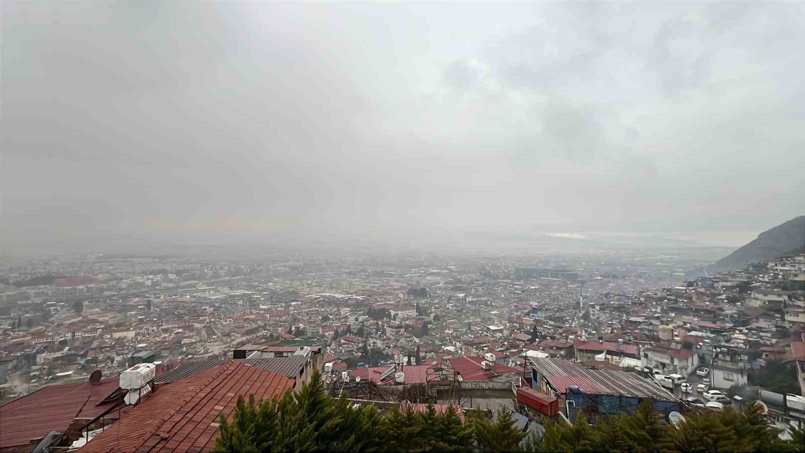 Hatay&rsquo;da sis ve yağmur
