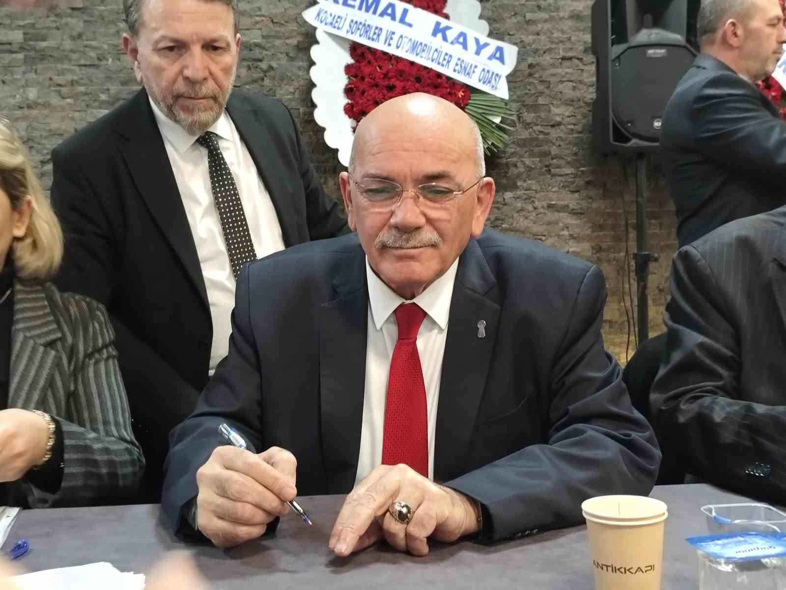 Kocaeli Esnaf ve Sanatkarlar Odası&rsquo;nda Kadir Durmuş g&uuml;ven tazeledi
