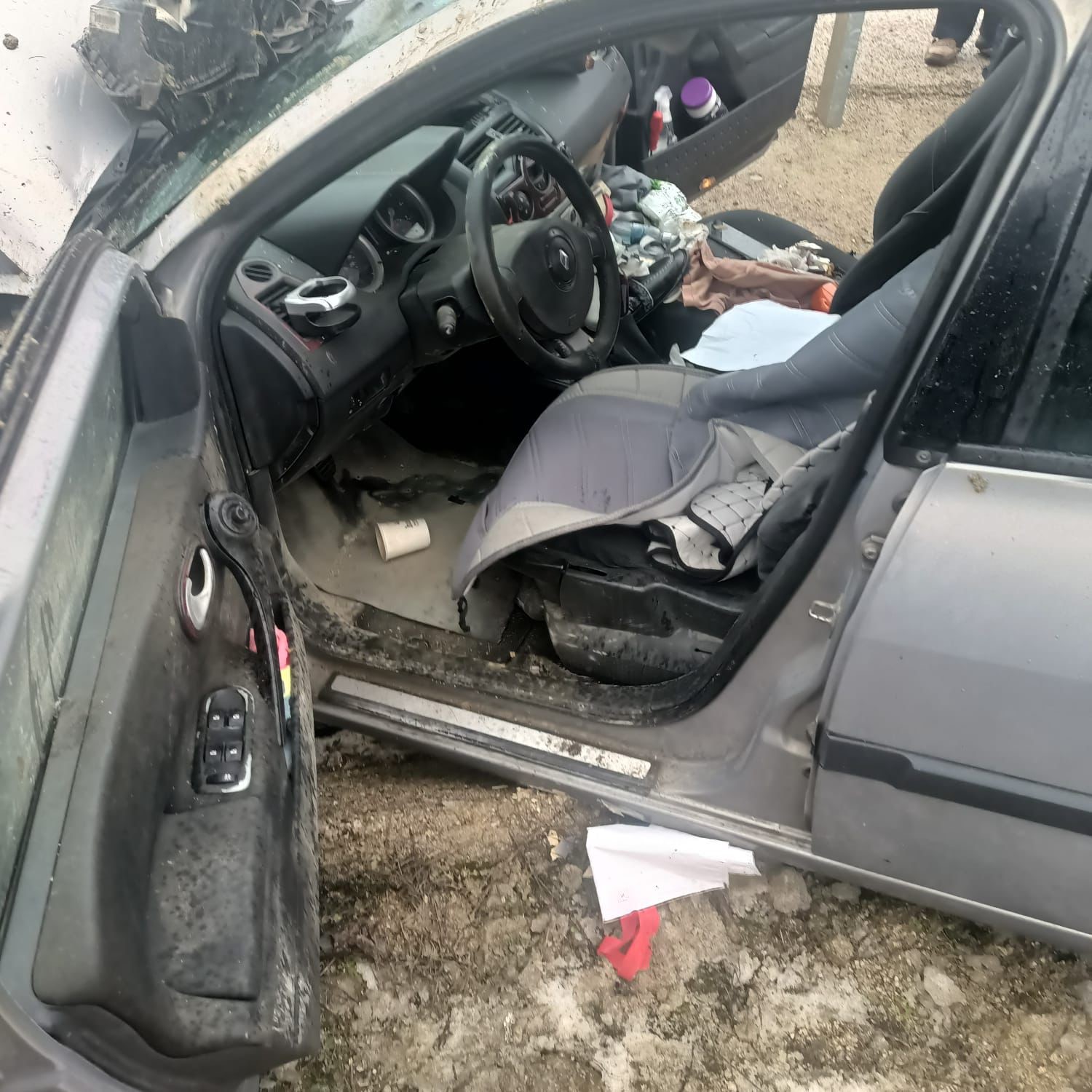 Takla atan otomobilin s&uuml;r&uuml;c&uuml;s&uuml; yaralandı
