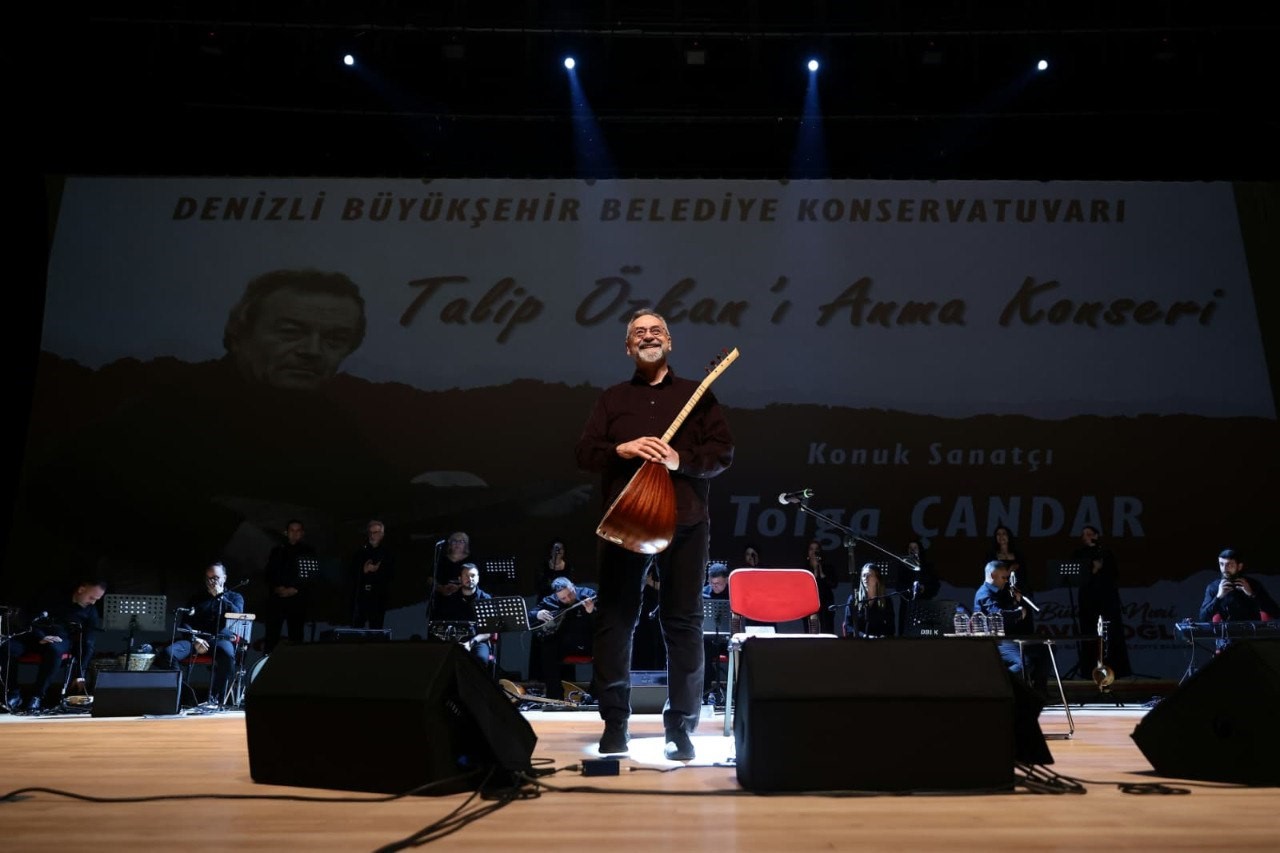 Usta sanatçı Talip Özkan, Denizli’de türkülerle anıldı