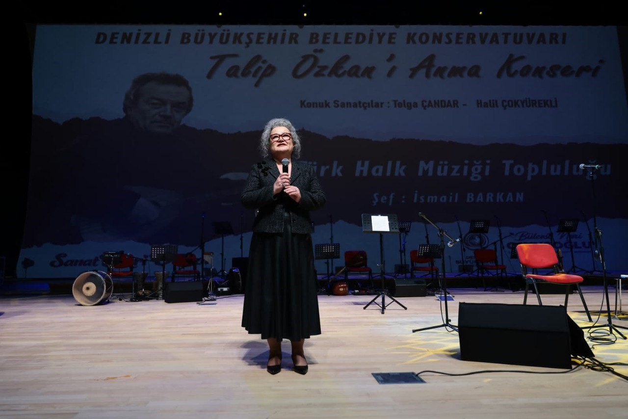 Usta sanatçı Talip Özkan, Denizli’de türkülerle anıldı