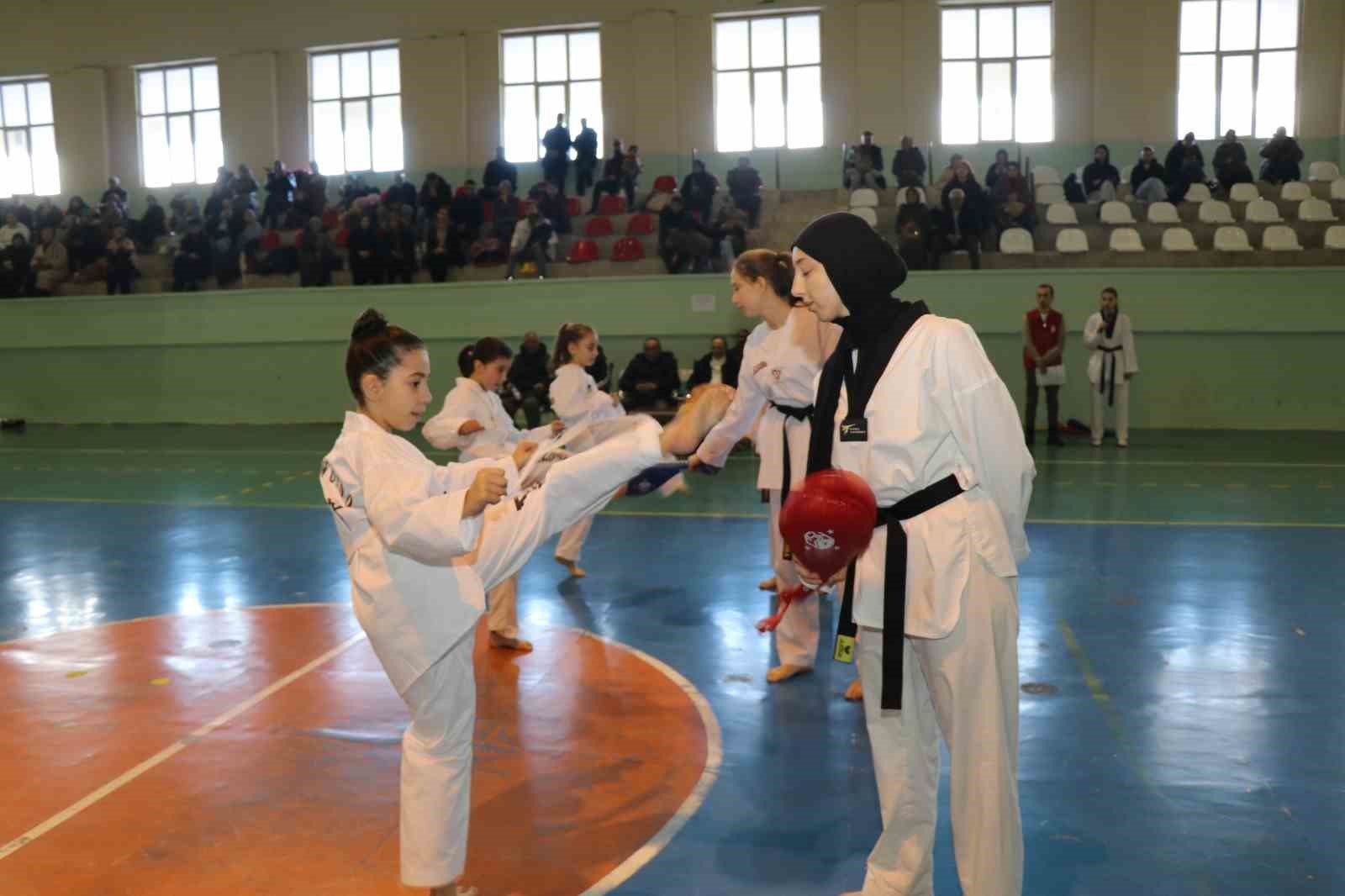 Oltu’da taekwondo kuşak sınavı heyecanı