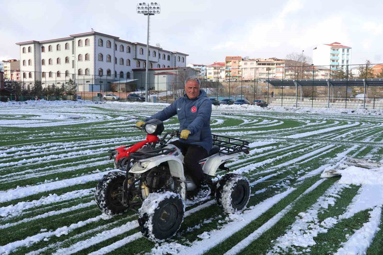 Oltu Stadyumu İbrahim Kara’ya emanet
