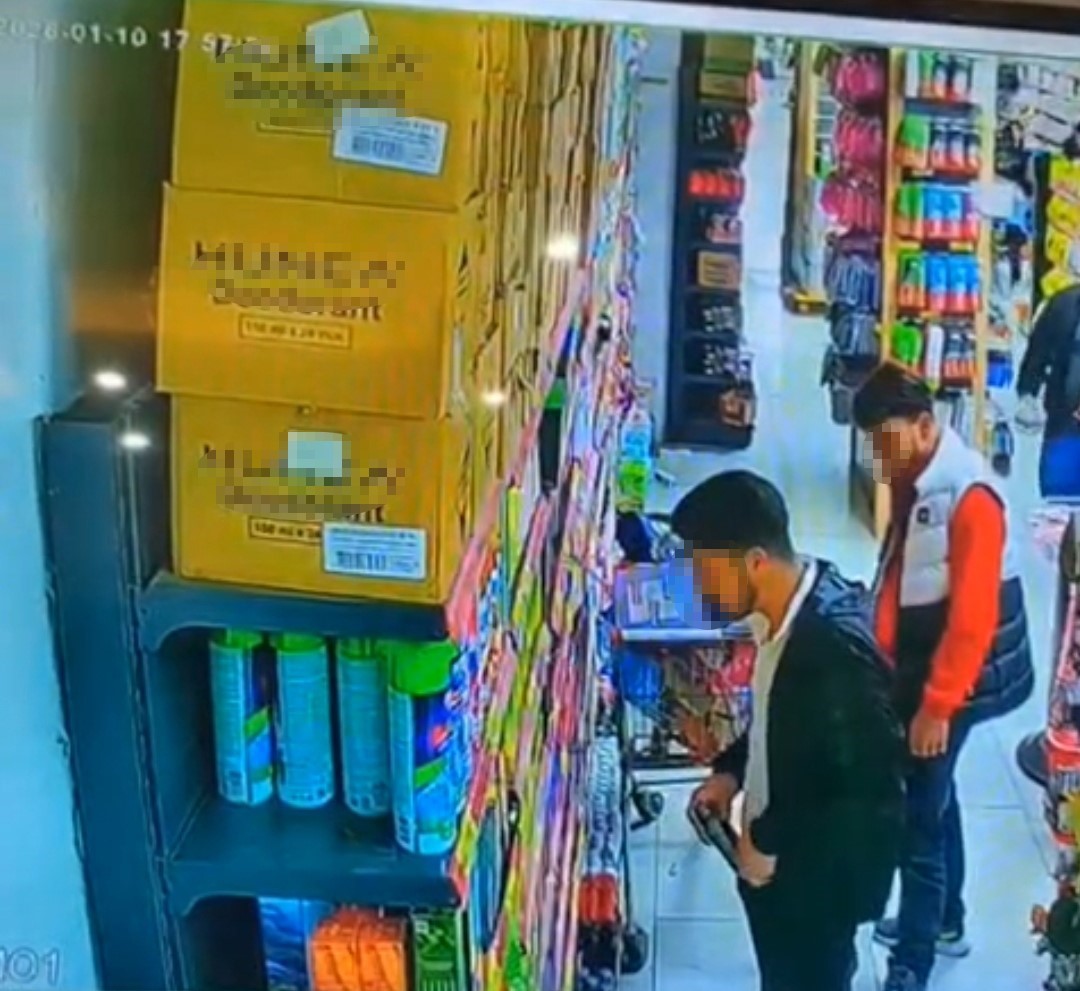 Parf&uuml;mleri &ouml;nce kokladılar sonra &ccedil;aldılar
