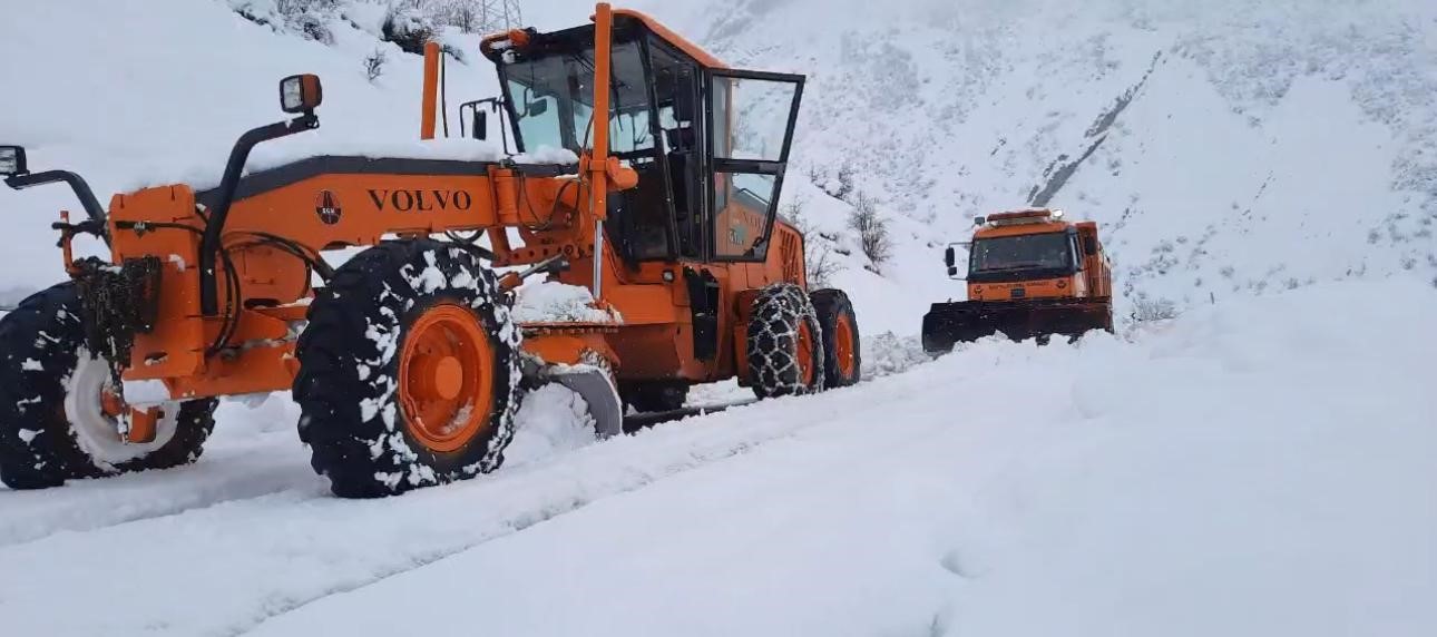 Şırnak’ta karlı yollar ulaşıma açılıyor
