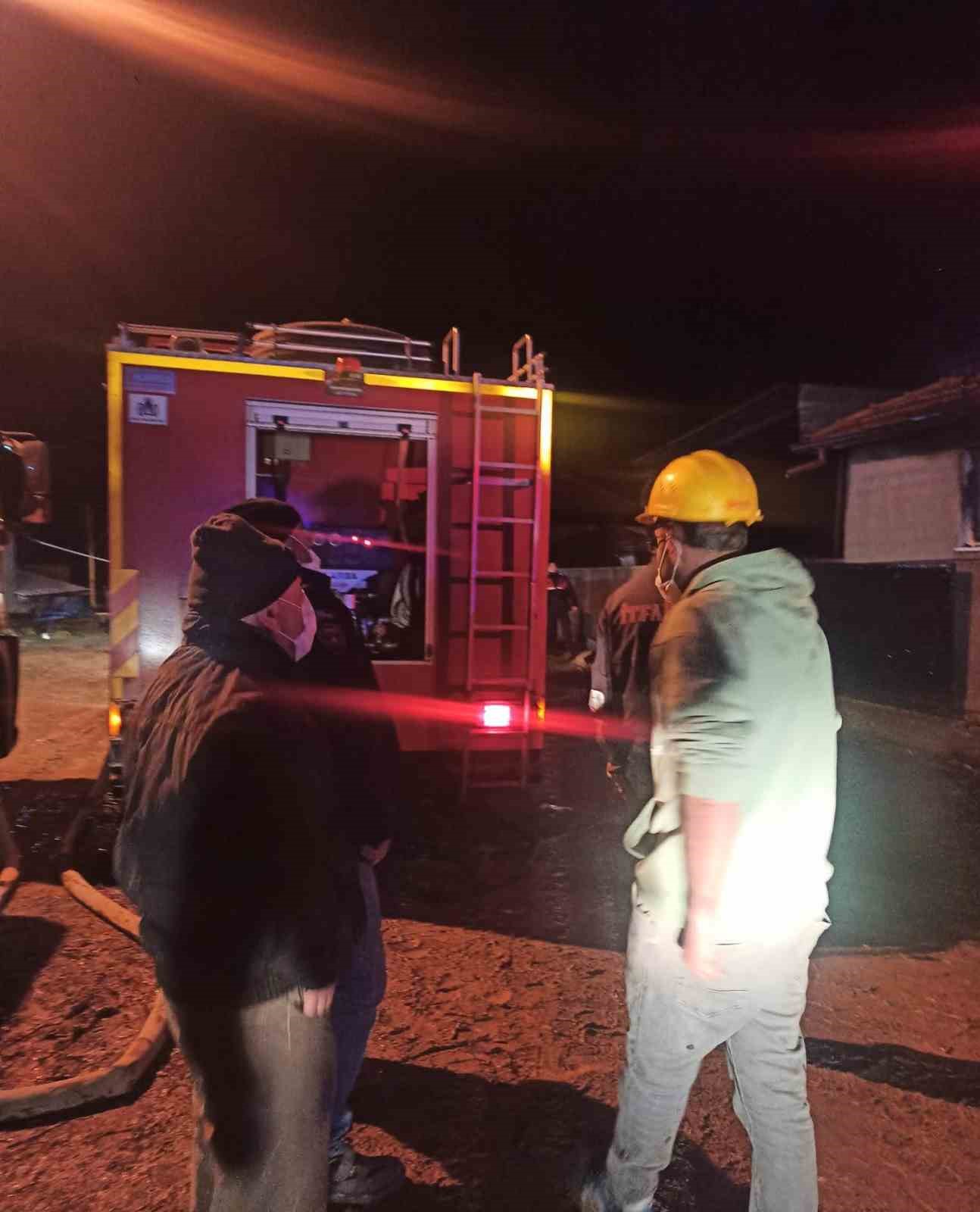 K&ouml;y evinde &ccedil;ıkan yangın korkuttu
