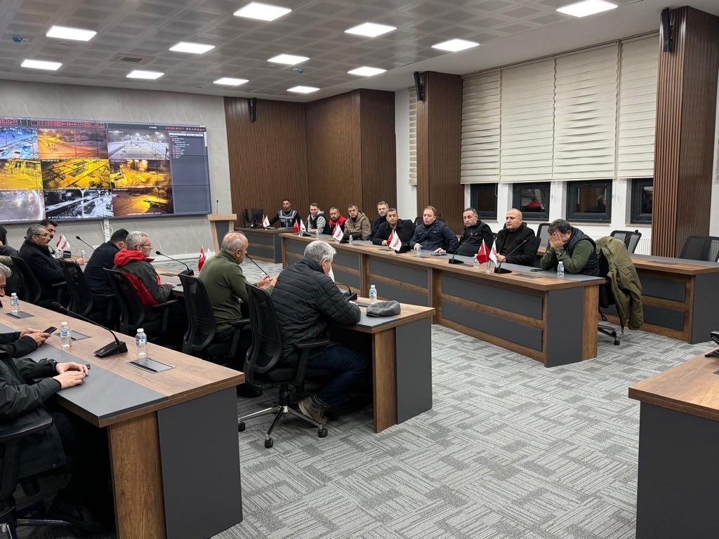 Kırşehir’de kar yağışı ile birlikte dört köyde elektrik kesintisi