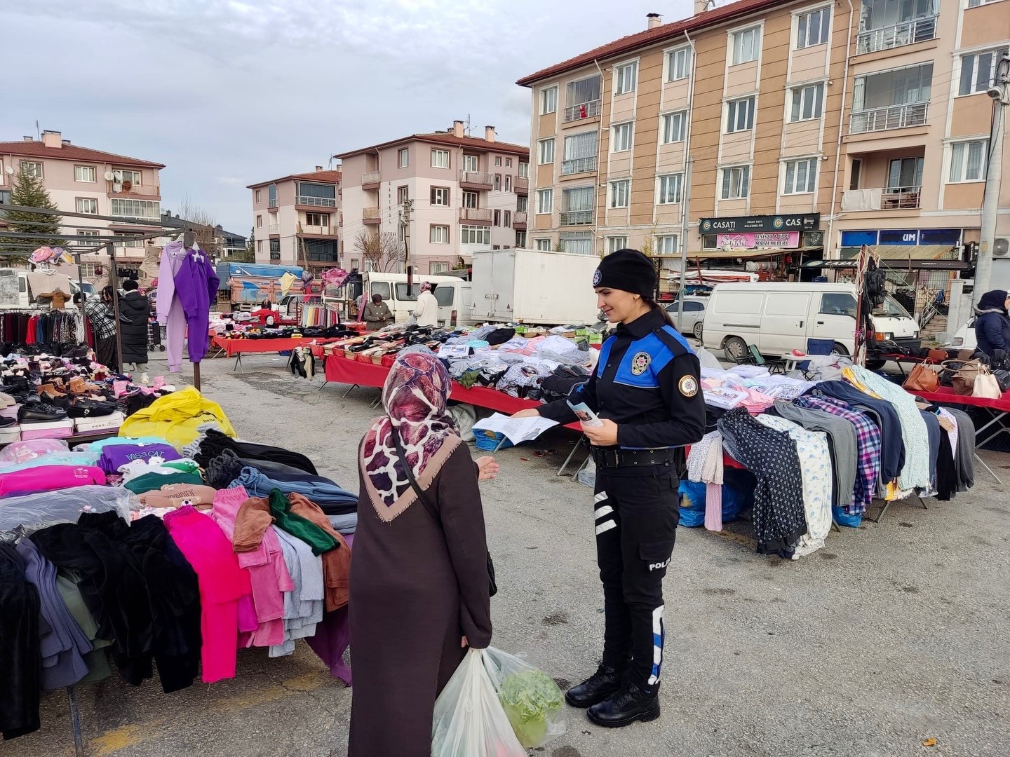 Kütahya İl Emniyet Müdürlüğü’nden semt pazarlarında bilgilendirme çalışması