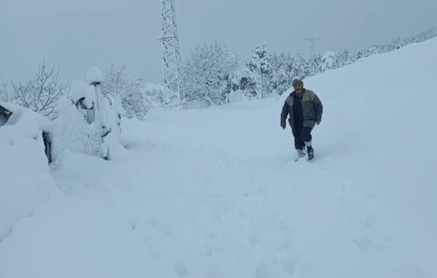 Kar yağışı Adana’da köylüyü sevindirdi