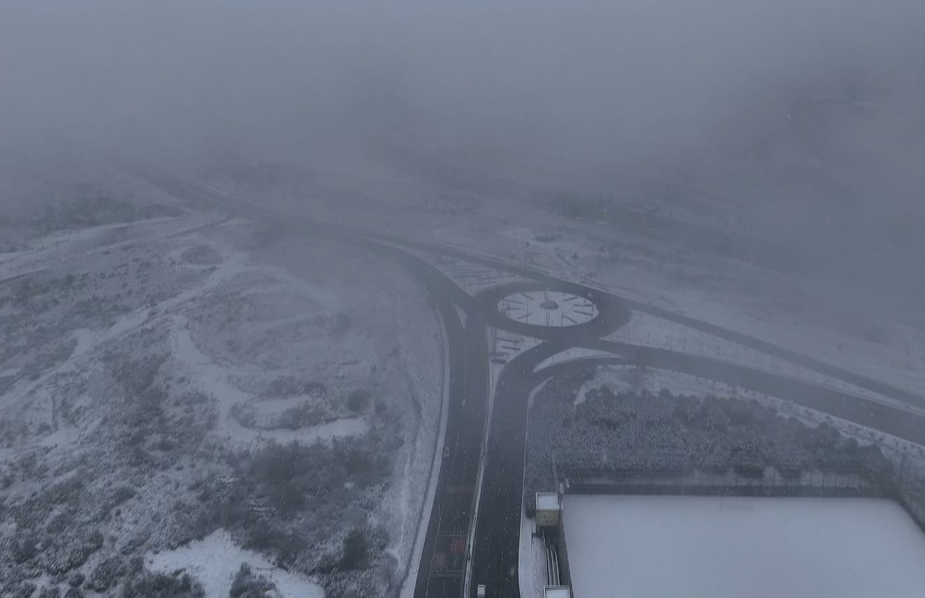Karla kaplanan Başakşehir havadan g&ouml;r&uuml;nt&uuml;lendi
