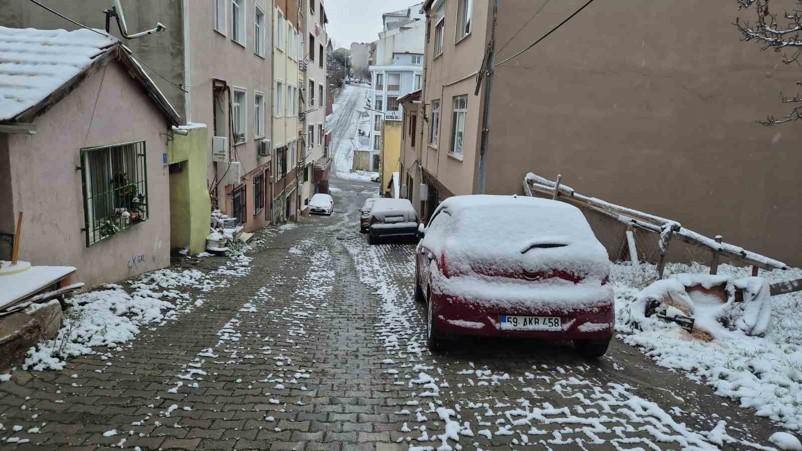Tekirdağ&rsquo;da kar hasreti sona erdi: Beyaz manzaralar
