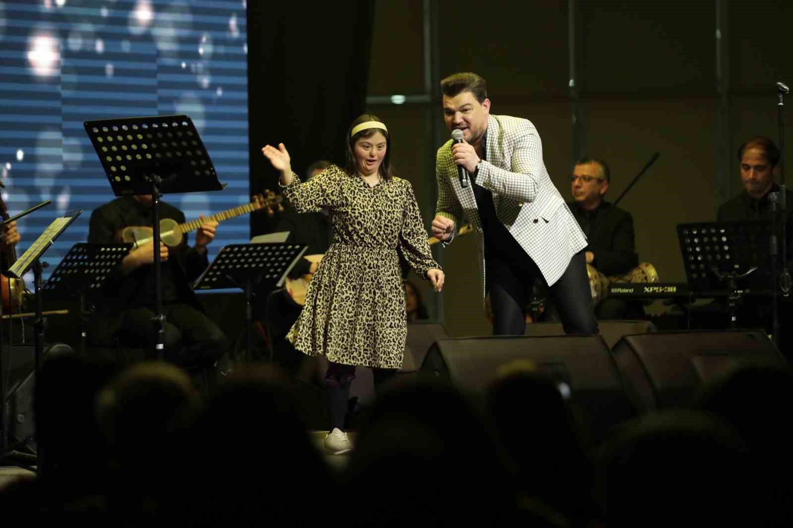 &lsquo;Y&uuml;reğimizdeki Ezgiler&rsquo; g&ouml;n&uuml;llere dokundu
