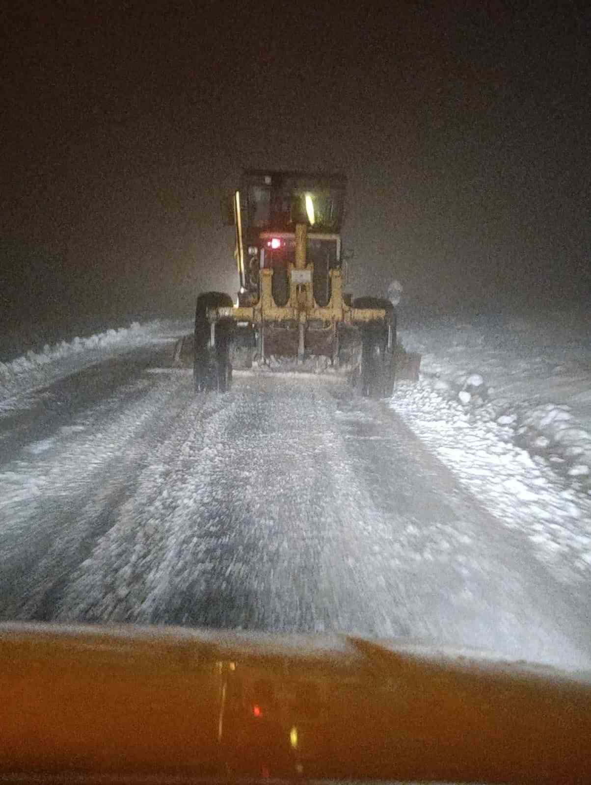 Bursa B&uuml;y&uuml;kşehir&rsquo;den kar mesaisi
