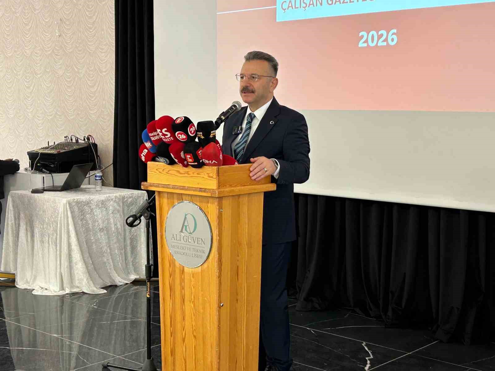 Vali Aksoy, basın mensuplarıyla vedalaştı