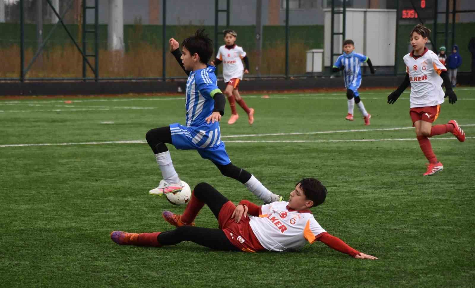 Geleceğin yıldız futbolcu adayları Balıkesir&rsquo;de sahne aldı
