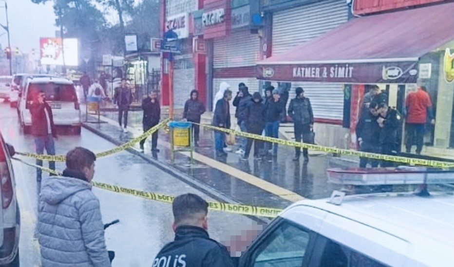 Bıçaklı kavgada öldürülen gencin cenazesi yakınlarına teslim edildi