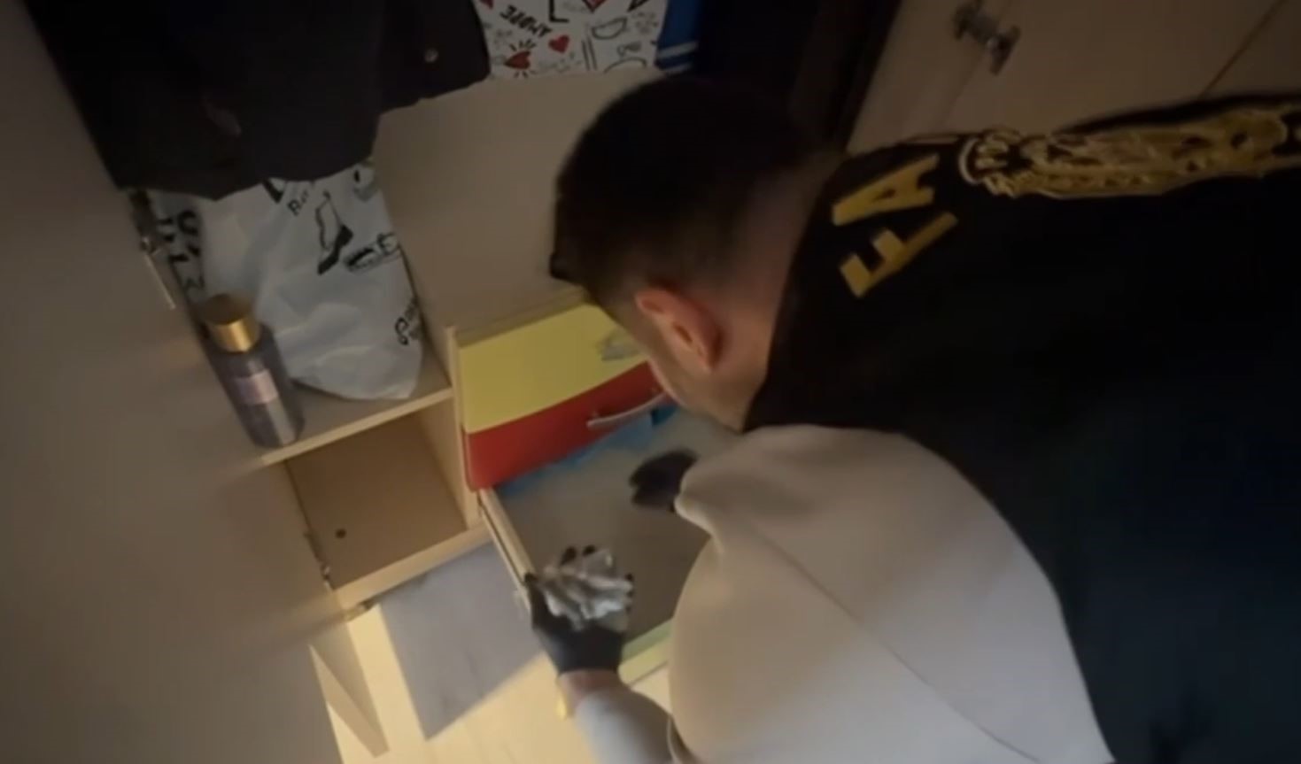 Fatih’te gündüz vakti bir eve ateş açıldı: Uyuşturucu ve silahla yakalanan şahıs tutuklandı