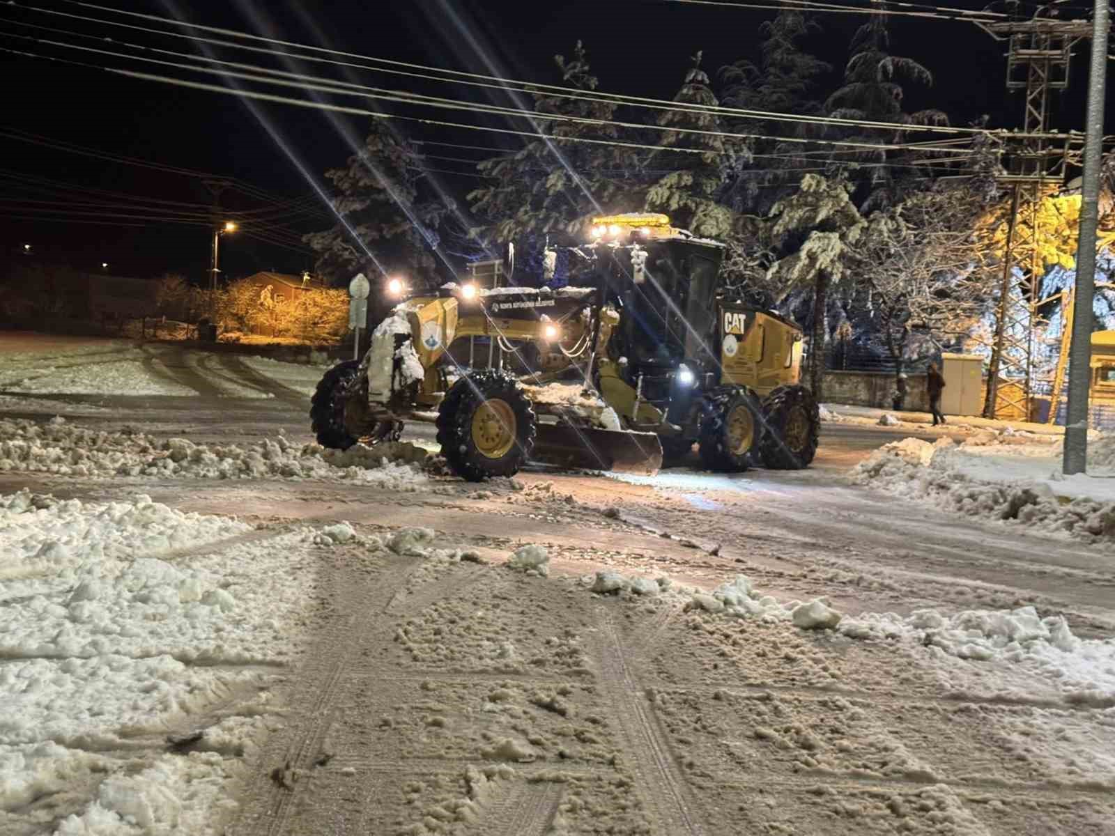 Konya&rsquo;nın kayak merkezi beyaza boyandı
