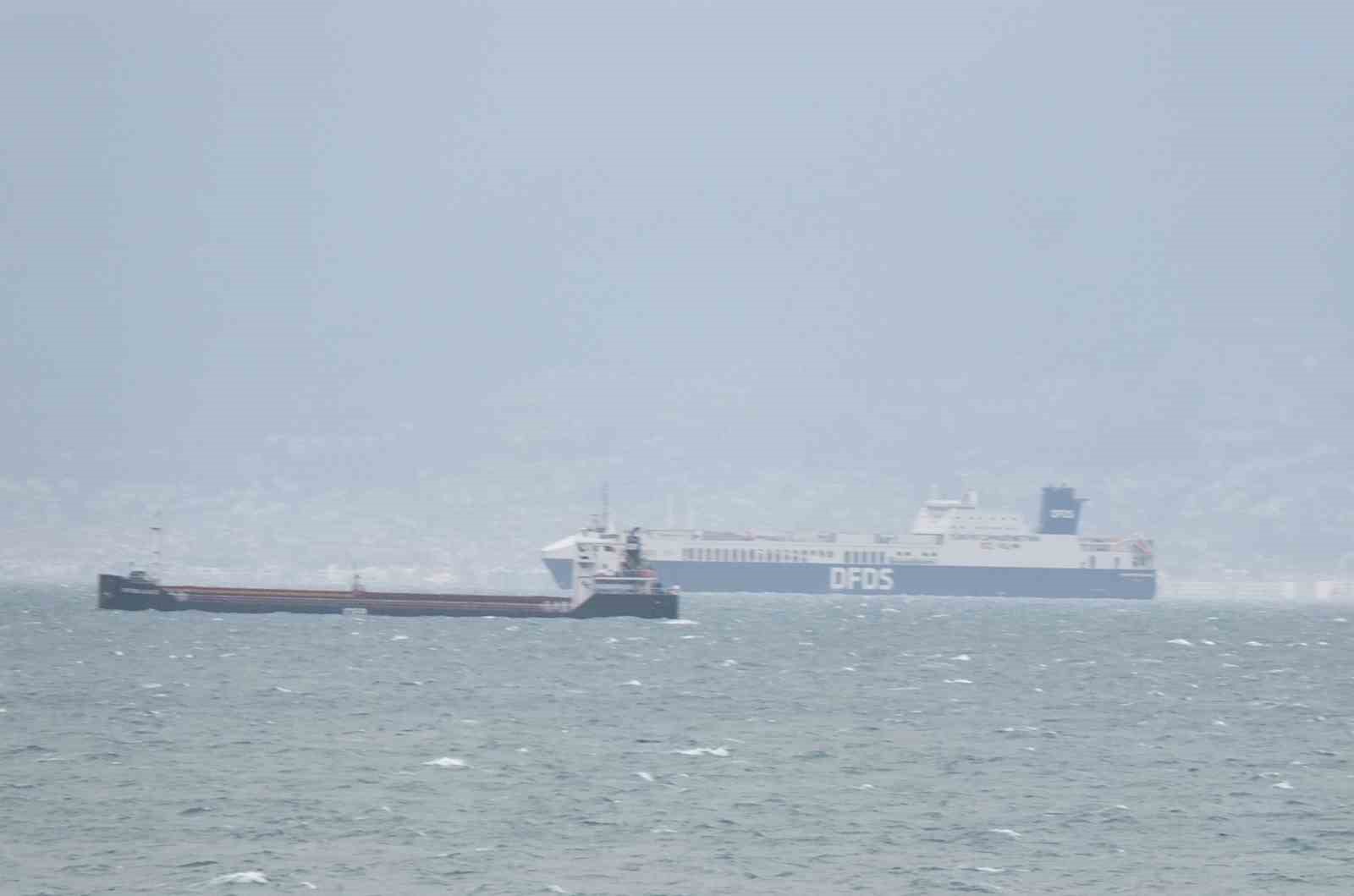 Edremit K&ouml;rfezi y&uuml;k gemilerine sığınak odu
