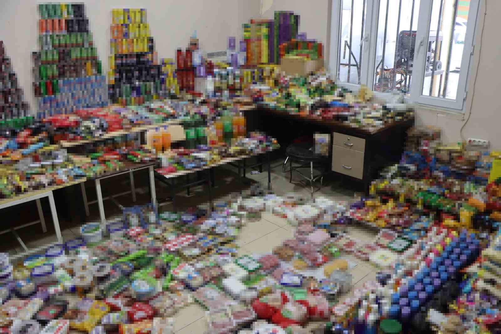 Şanlıurfa&rsquo;da 1 bu&ccedil;uk milyon TL&rsquo;lik tarihi ge&ccedil;miş &uuml;r&uuml;nler ele ge&ccedil;irildi
