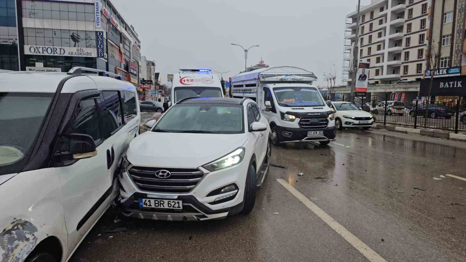 Elazığ&rsquo;da otomobil ile taksi &ccedil;arpıştı: 1 yaralı

