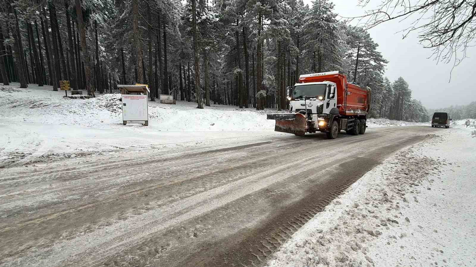 Kazdağları&rsquo;nda kar yağışı etkili oluyor
