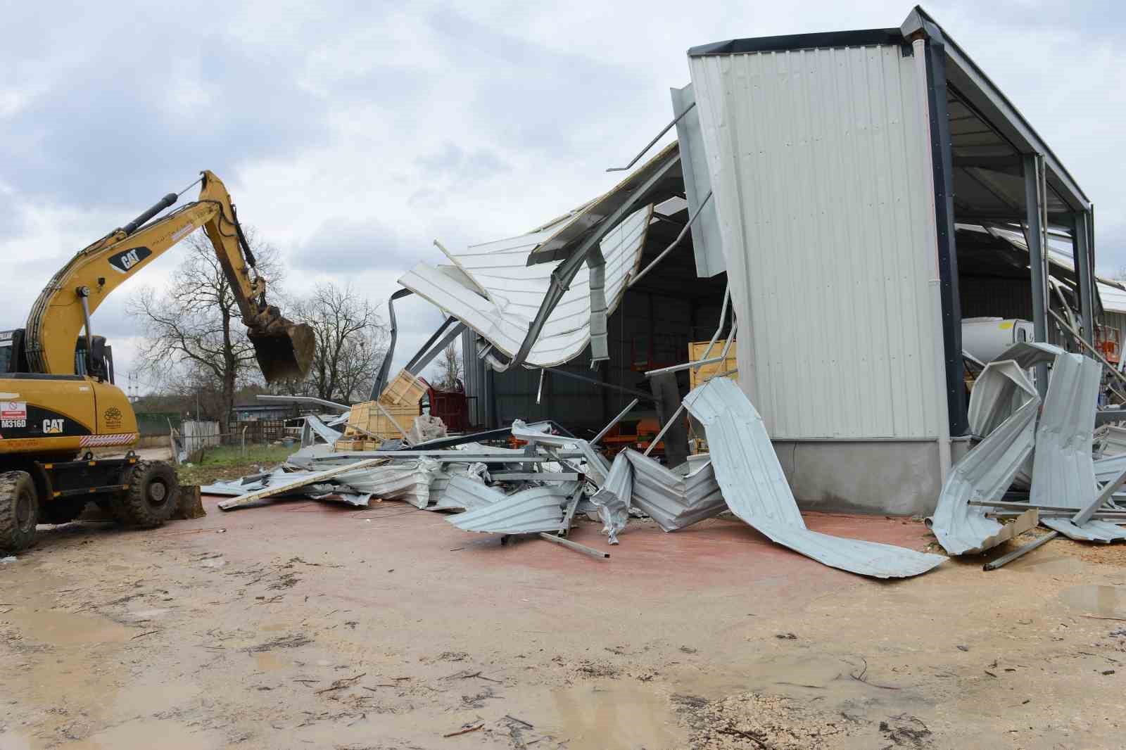 Nil&uuml;fer&rsquo;de 3 yıkım birden
