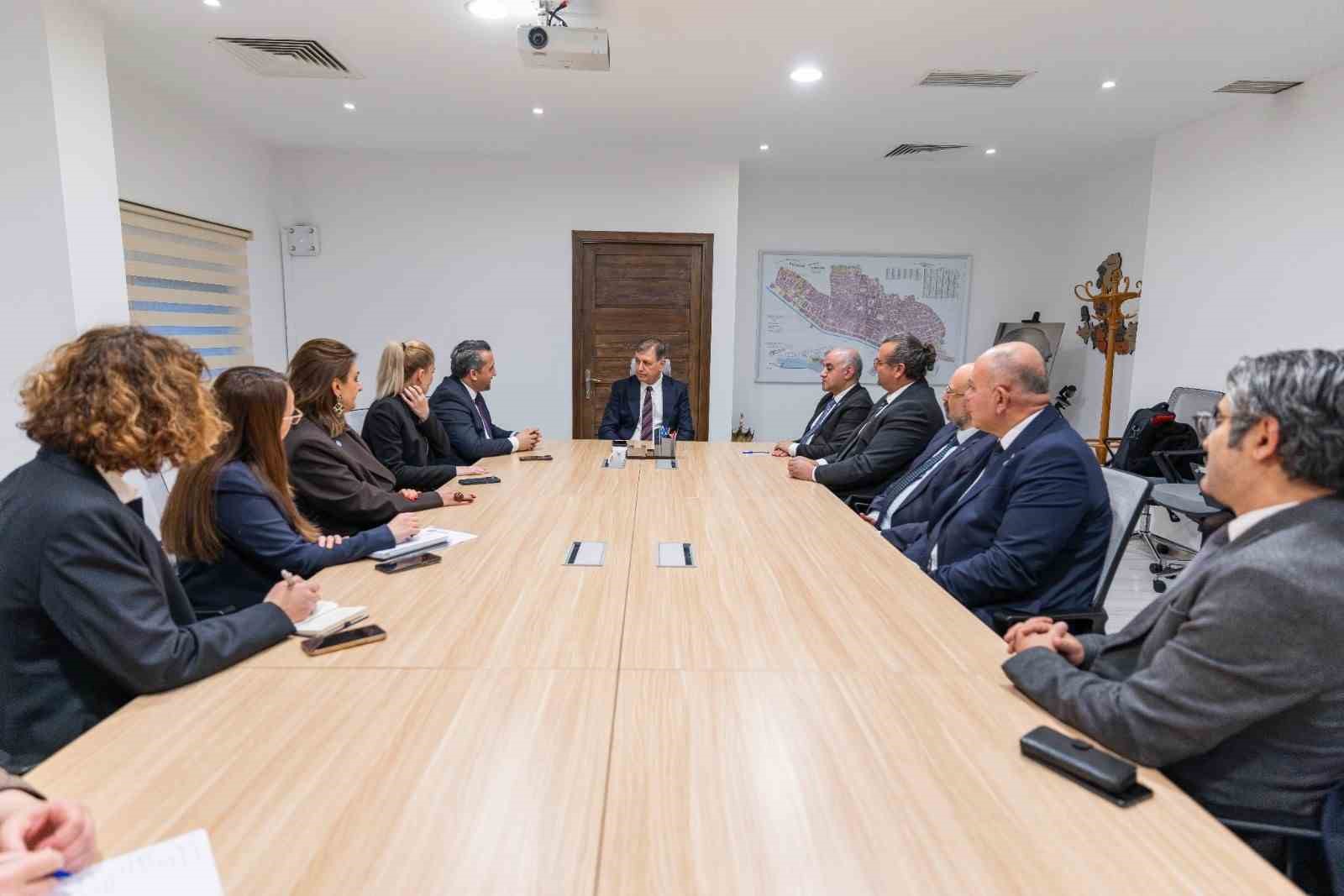 İZAZDER, İzmir B&uuml;y&uuml;kşehir Belediyesi ile İzmir-Bak&uuml; kardeşliğini masaya yatırdı
