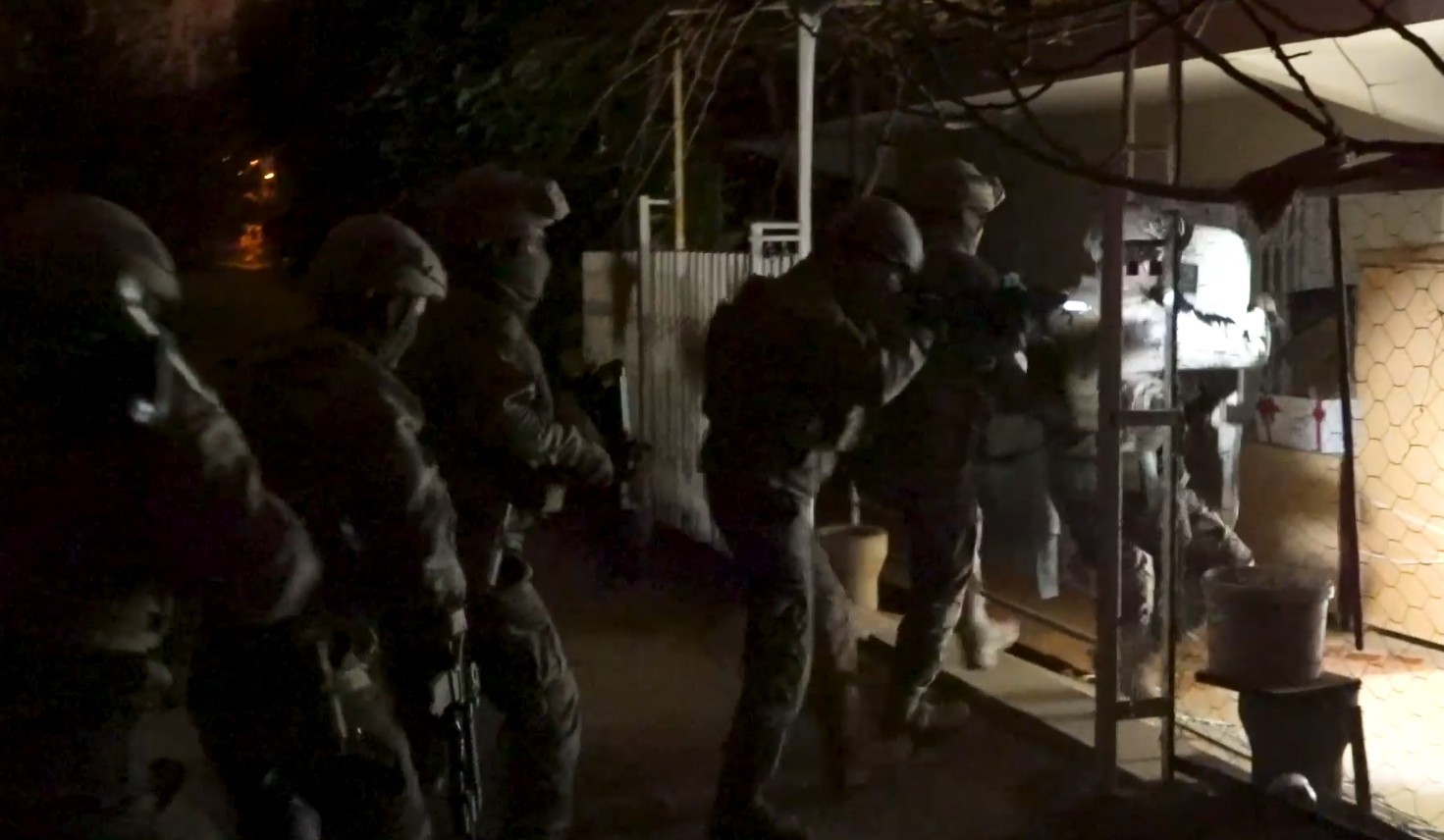 Antalya’da 20 ayrı adrese 150 personelle eş zamanlı operasyon