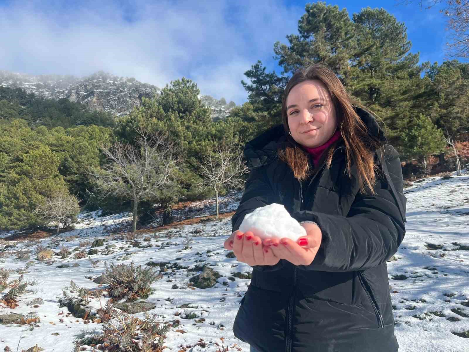 Paşa Yaylası&rsquo;nda kar keyfi
