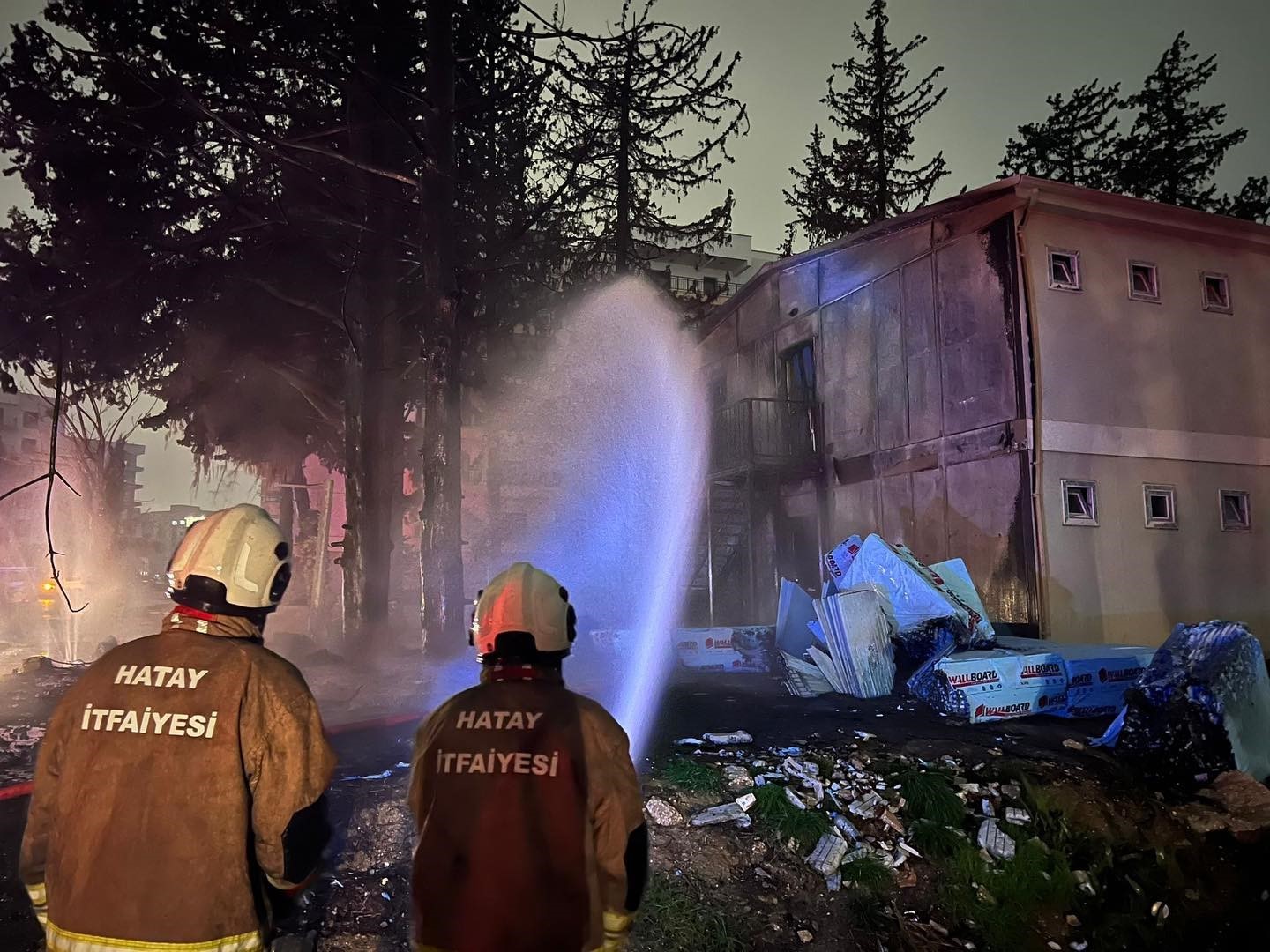 Antakya&rsquo;da şantiyede korkutan yangın
